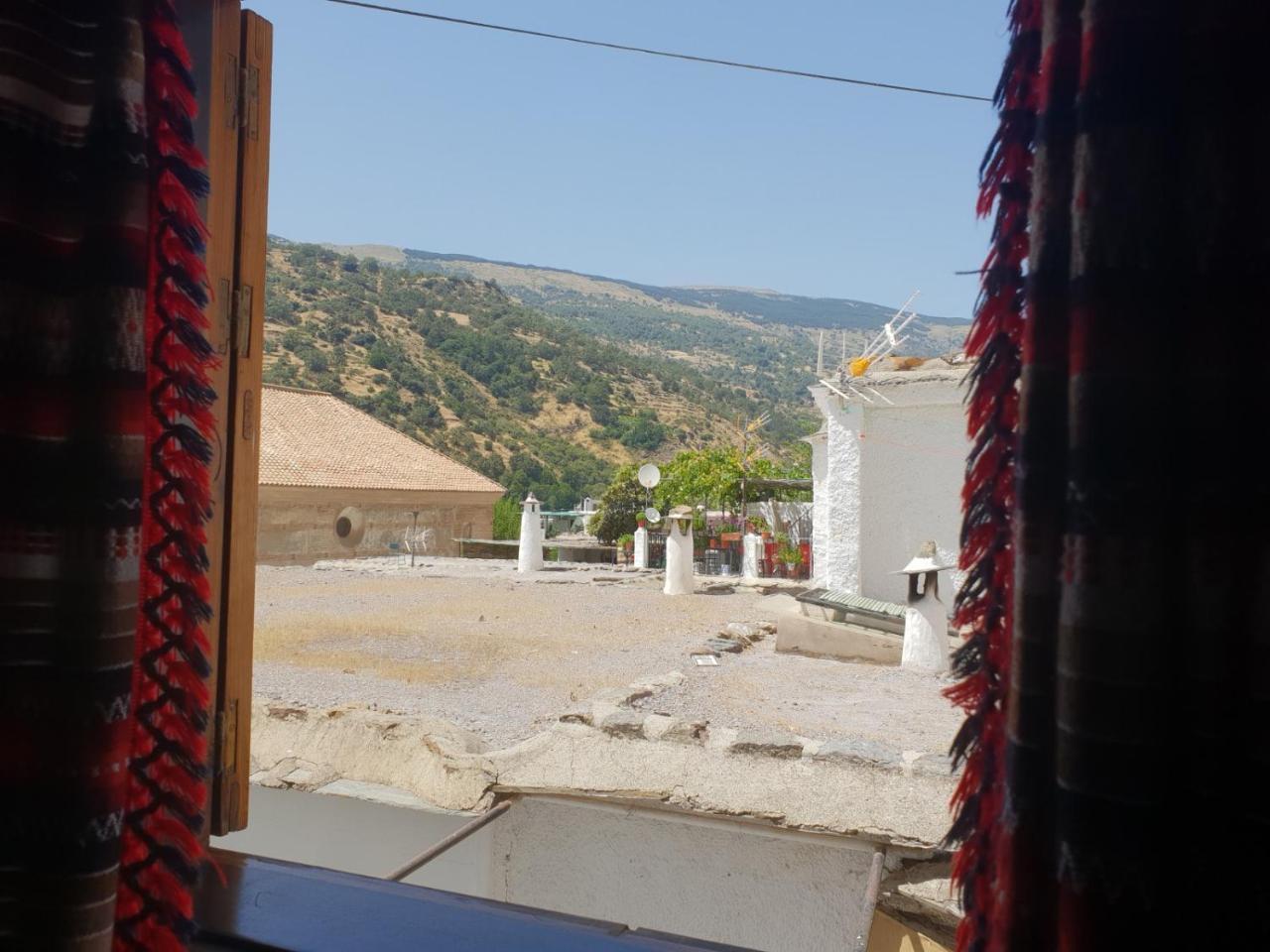 Hostal Pampaneira Bagian luar foto