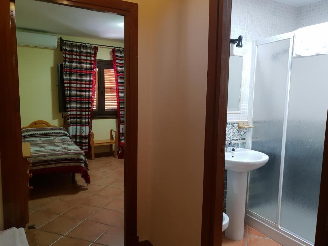 Hostal Pampaneira Bagian luar foto